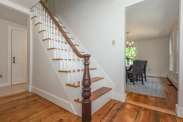 Southborough, MA 01772,4 Wood Street