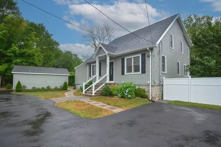 157 Weymouth St, Holbrook, MA 02343