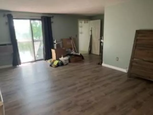 Worcester, MA 01603,10 Hulbert Rd #11