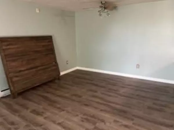 Worcester, MA 01603,10 Hulbert Rd #11