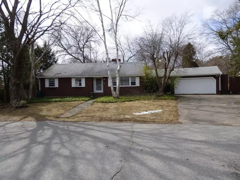 34 Crescent Rd, Hamilton, MA 01982