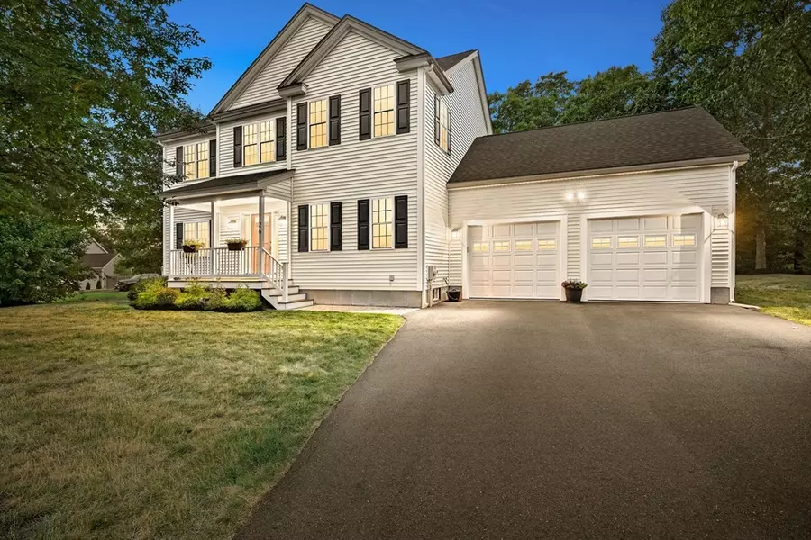 26 Bentley Dr, Uxbridge, MA 01569