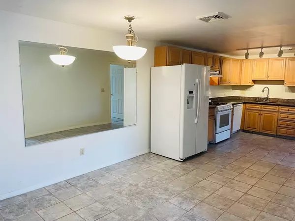 Fall River, MA 02720,905 Locust St #9