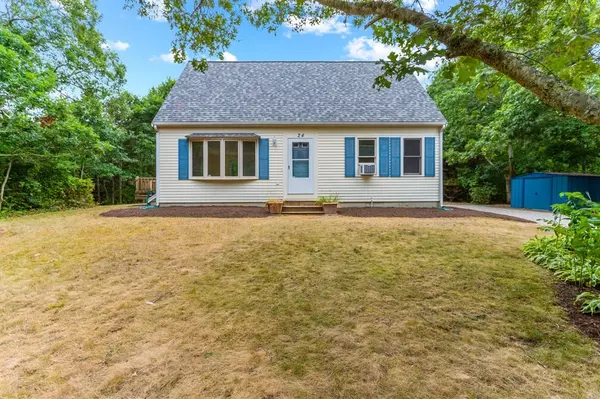 24 Baptiste Ln, Falmouth, MA 02536