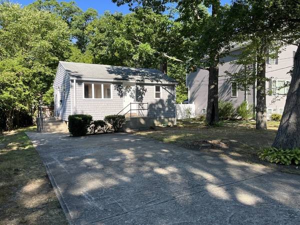 48 Hancock St, Whitman, MA 02382