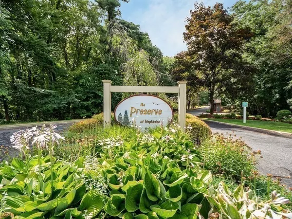 33 Forest Ln #33, Hopkinton, MA 01748