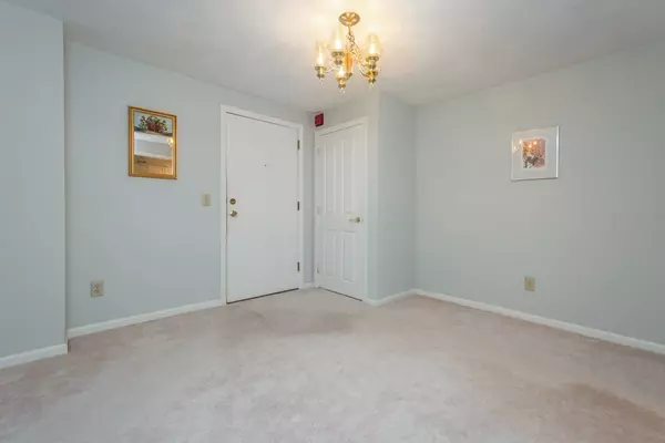 Tewksbury, MA 01876,240 Apache Way #240