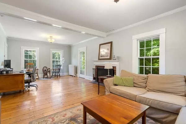 Acton, MA 01720,186 School St