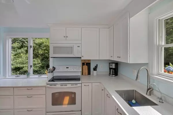 Falmouth, MA 02536,87 Pinecrest Beach Dr