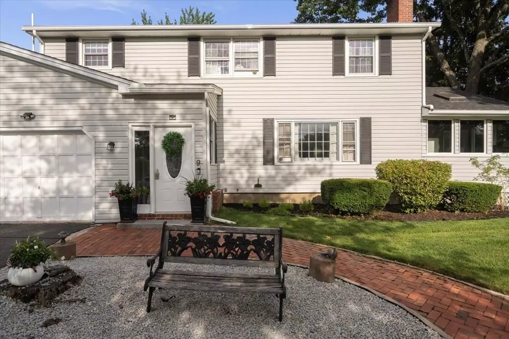 Nashua, NH 03063,9 Columbine Dr