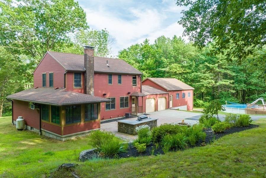 10 Secret Lake Rd, Phillipston, MA 01331