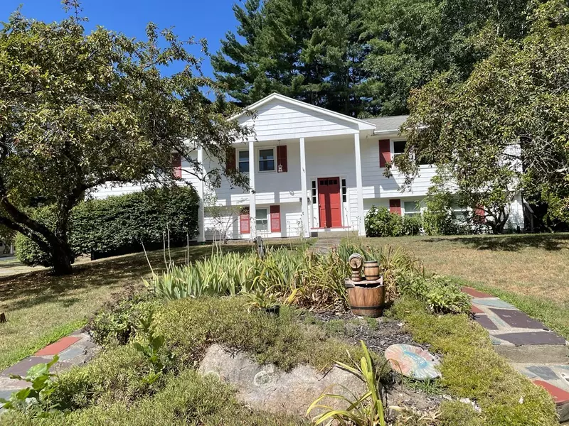 67 Croydon Rd, Norwood, MA 02062