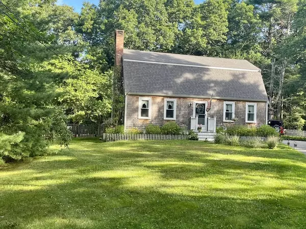 7 Garden Dr, Carver, MA 02330