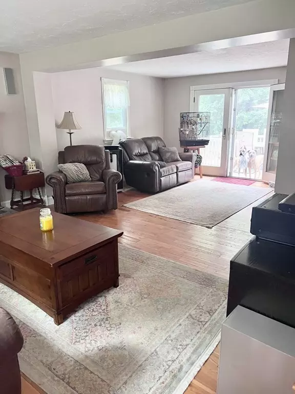 Carver, MA 02330,7 Garden Dr