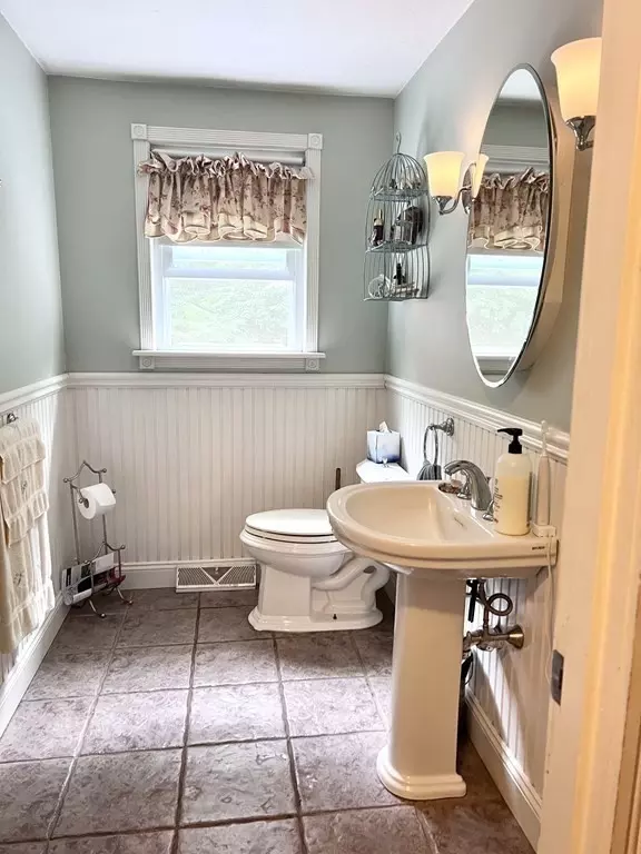 Carver, MA 02330,7 Garden Dr
