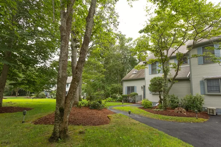 35 Santuit Pond Way #8A, Mashpee, MA 02649