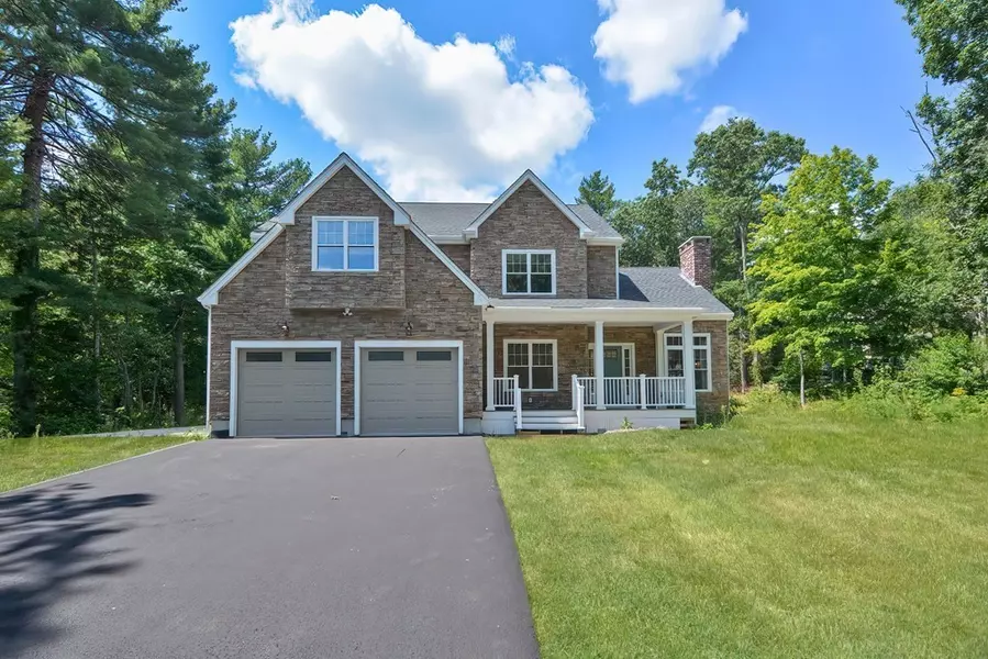 26 Walnut St, Plainville, MA 02762