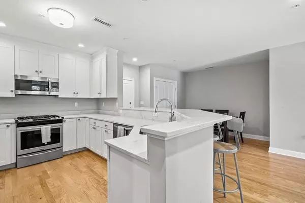 Woburn, MA 01801,2 Inwood Dr #1014