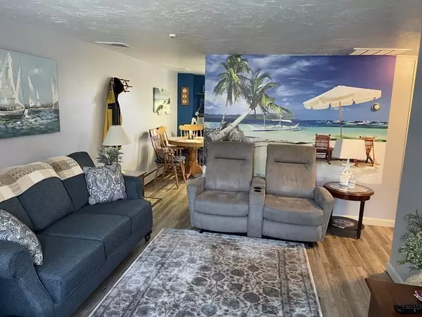 Yarmouth, MA 02673,60 Broadway St #4