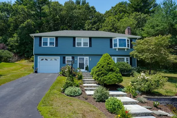 9 Julia Connors Dr, Burlington, MA 01803