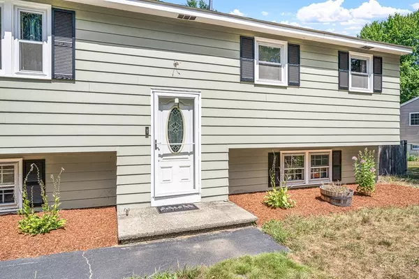 49 Parkwood Dr, Pepperell, MA 01463