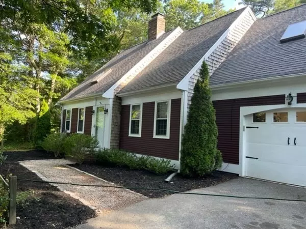 5 Holiday Ln, Sandwich, MA 02563