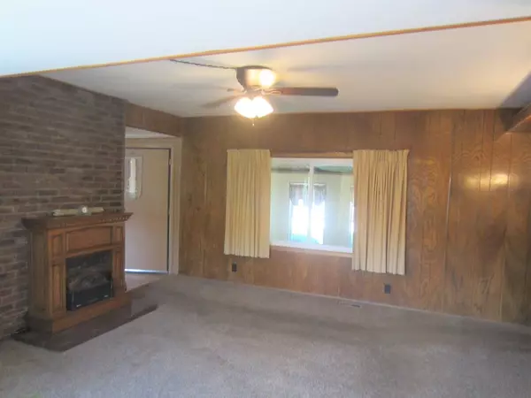 Wareham, MA 02571,127 Jeffreys Path