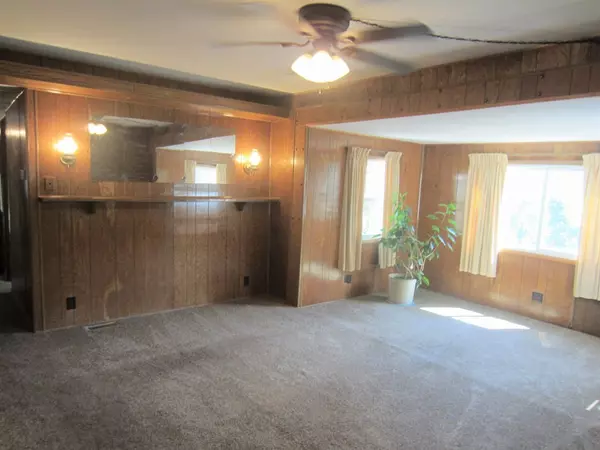 Wareham, MA 02571,127 Jeffreys Path