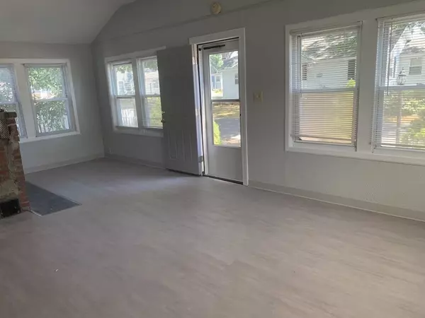 Wareham, MA 02571,7 Pleasant St