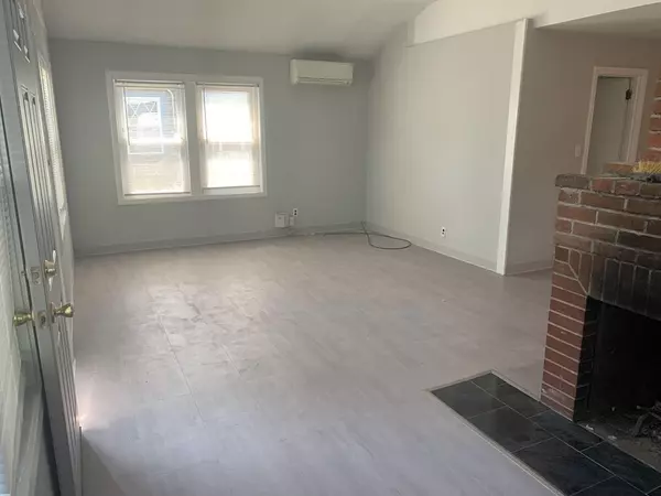 Wareham, MA 02571,7 Pleasant St