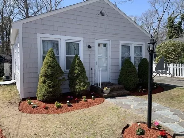 7 Pleasant St, Wareham, MA 02571