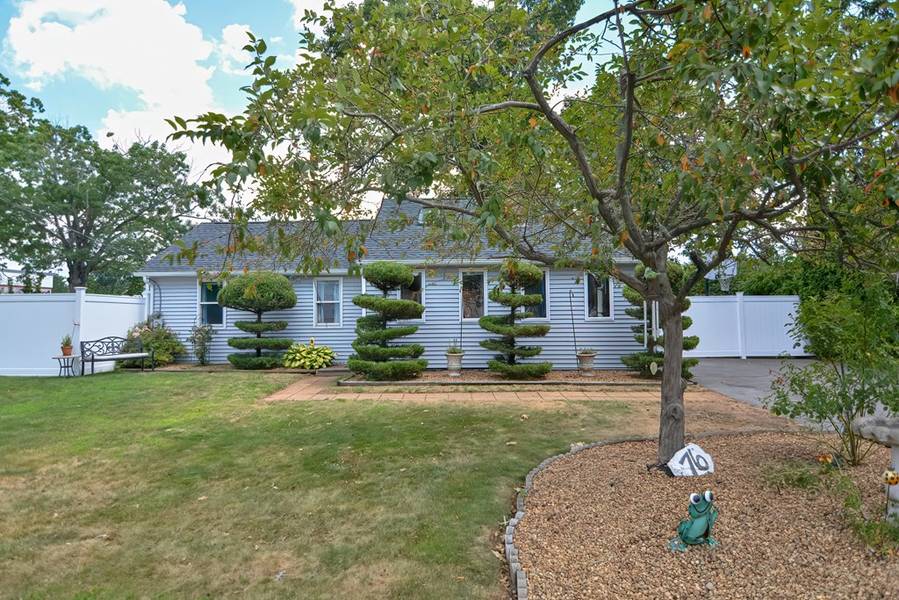 76 Wyoming Ave, Warwick, RI 02888