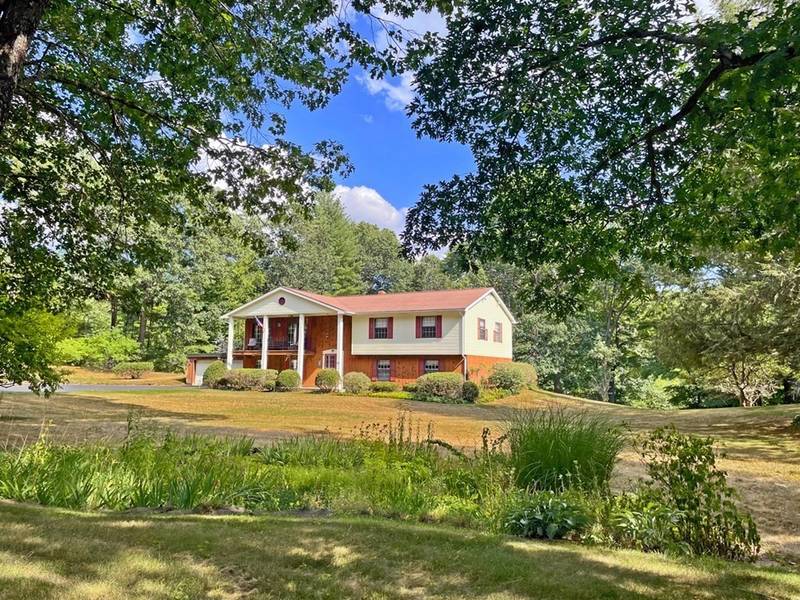 33 Fosters Road, Montague, MA 01351