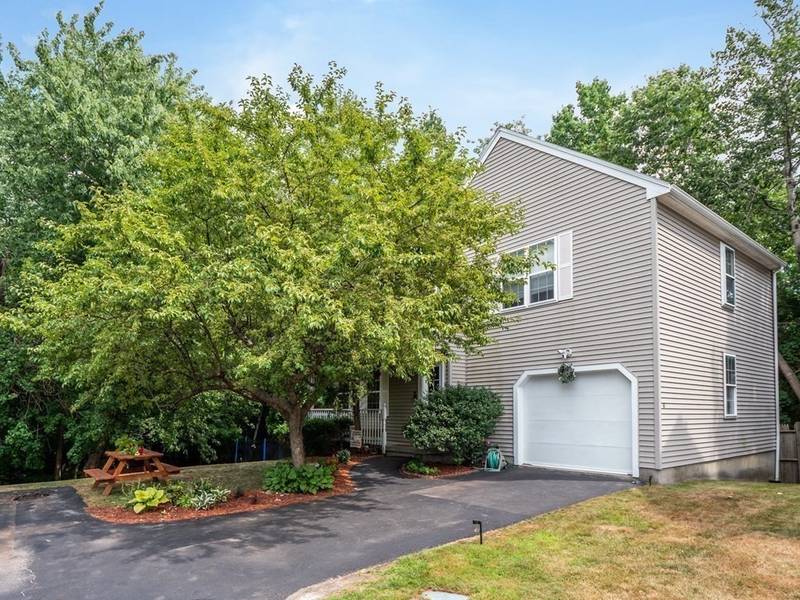 66 Meadowood Rd, North Andover, MA 01845