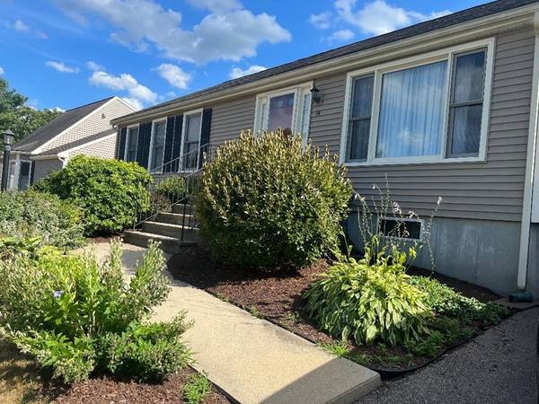 44 Country Side Rd #44, Bellingham, MA 02019