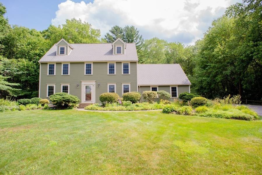 8 Hop Brook Ln, Blackstone, MA 01504