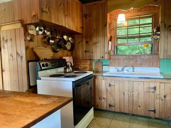 Huntington, MA 01050,220 Norwich Lake