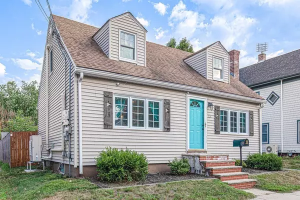 23 Collins St, Amesbury, MA 01913