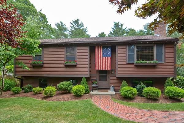 10 Russell Trufant Rd, Carver, MA 02330