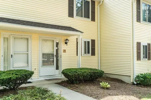 28 Village Hill Ln #28, Natick, MA 01760