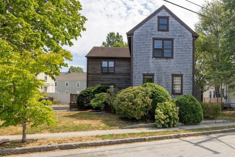 27 Spring St, Fairhaven, MA 02719