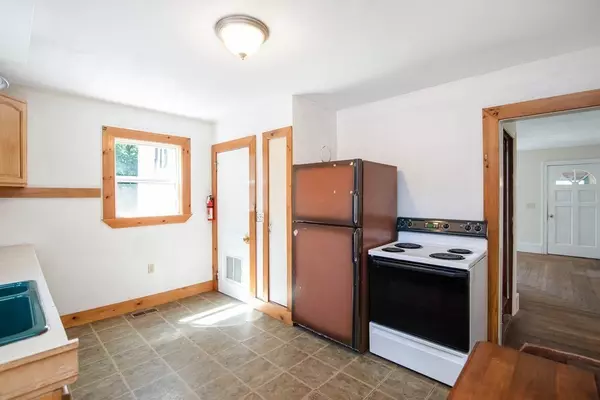 Southwick, MA 01077,9 Grove St