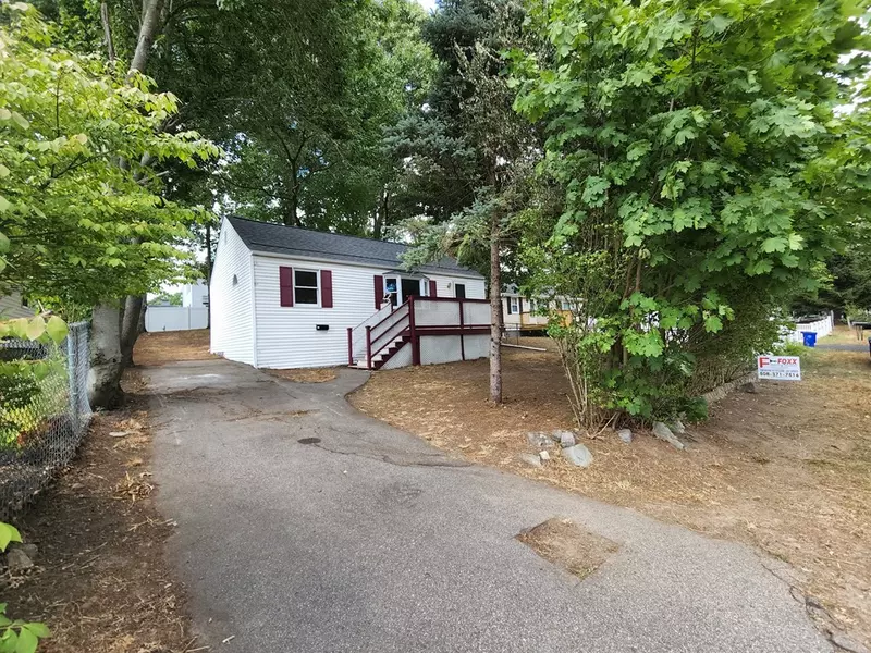 10 Clover Road, Holbrook, MA 02343