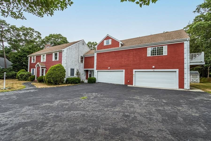 3 Holly Ridge Dr, Sandwich, MA 02563