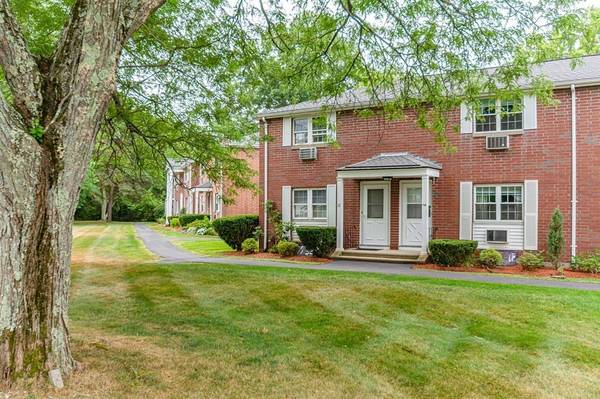 14 Village Green Dr #14, North Andover, MA 01845