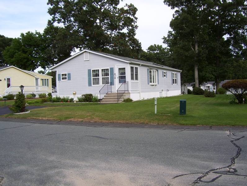 36 Mountain Ash Dr, Kingston, MA 02364