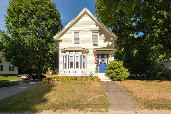 13 Pleasant St, Pepperell, MA 01463