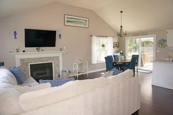 Bourne, MA 02532,55 Tara Ter