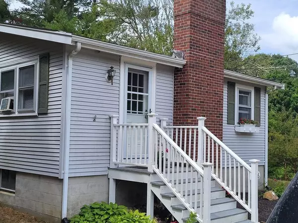 26 Gitche Gumee Rd, Wareham, MA 02532