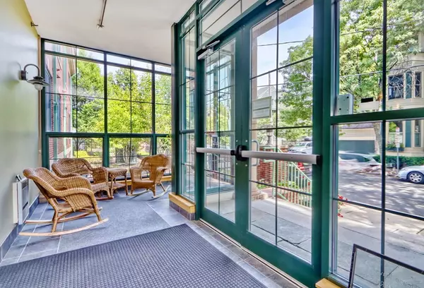 Cambridge, MA 02140,1 Russell St #104